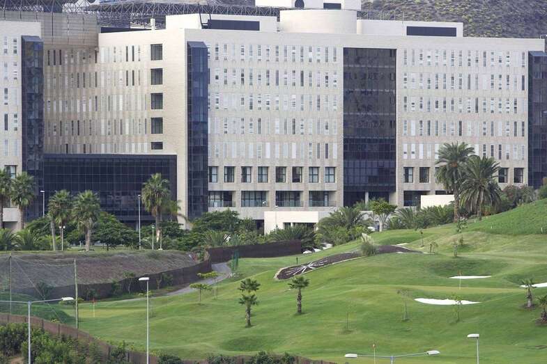 Los hechos ocurrieron en el área de psiquiatría del Hospital Doctor Negrín (Foto TA)